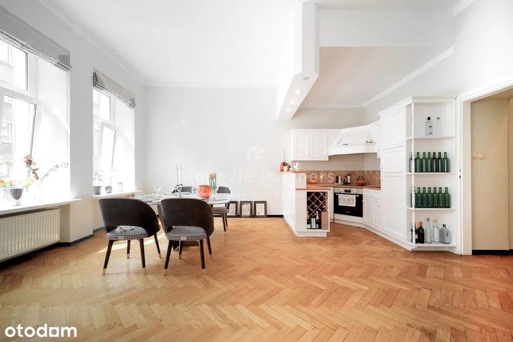 Duży elegancki apartament w odnowionej kamienicy 