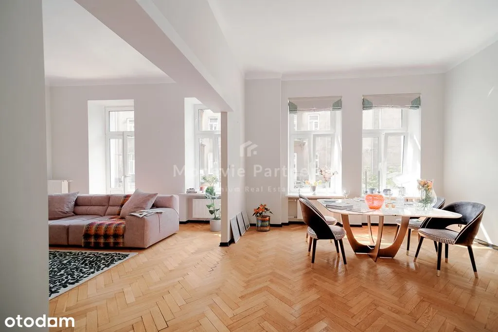 Duży elegancki apartament w odnowionej kamienicy 