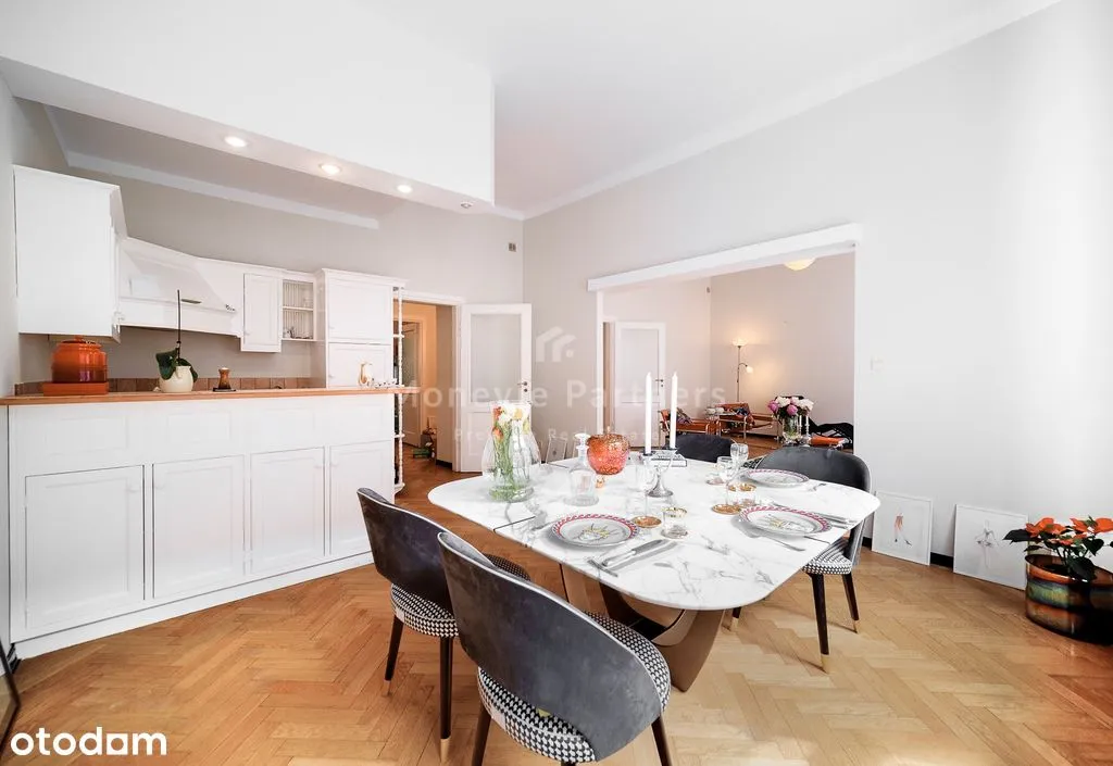 Duży elegancki apartament w odnowionej kamienicy 