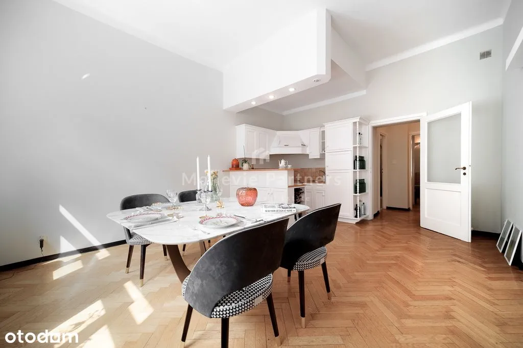 Duży elegancki apartament w odnowionej kamienicy 