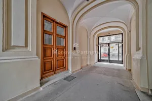 Duży elegancki apartament w odnowionej kamienicy 