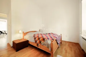 Duży elegancki apartament w odnowionej kamienicy 