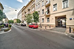 Duży elegancki apartament w odnowionej kamienicy 