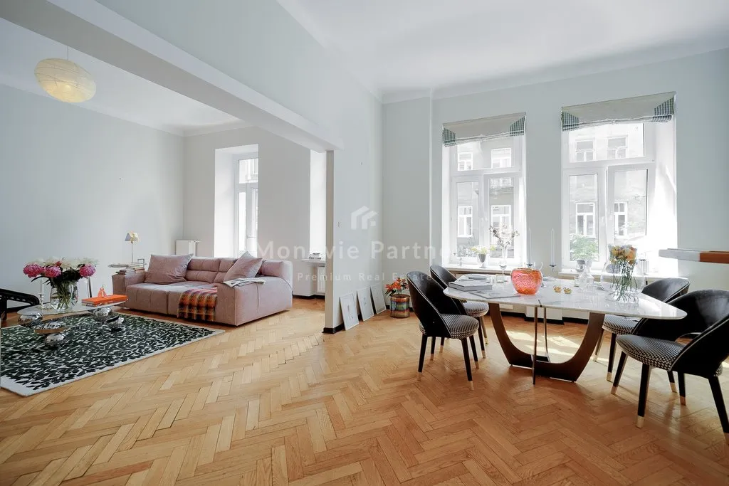 Duży elegancki apartament w odnowionej kamienicy 