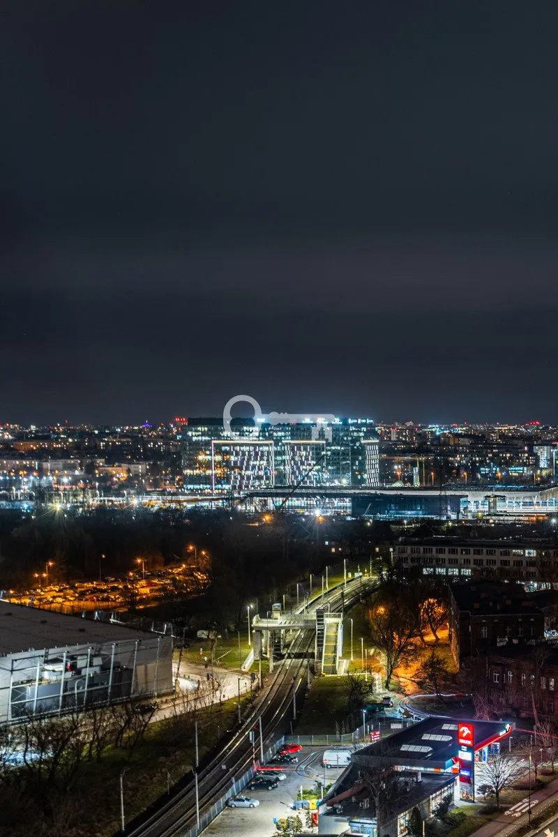 Widok Na Skyline Warszawy | Przeszklony Balkon