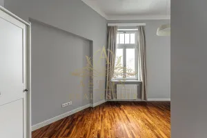 Apartament w zrewitalizowanej kamienicy przy Hożej 