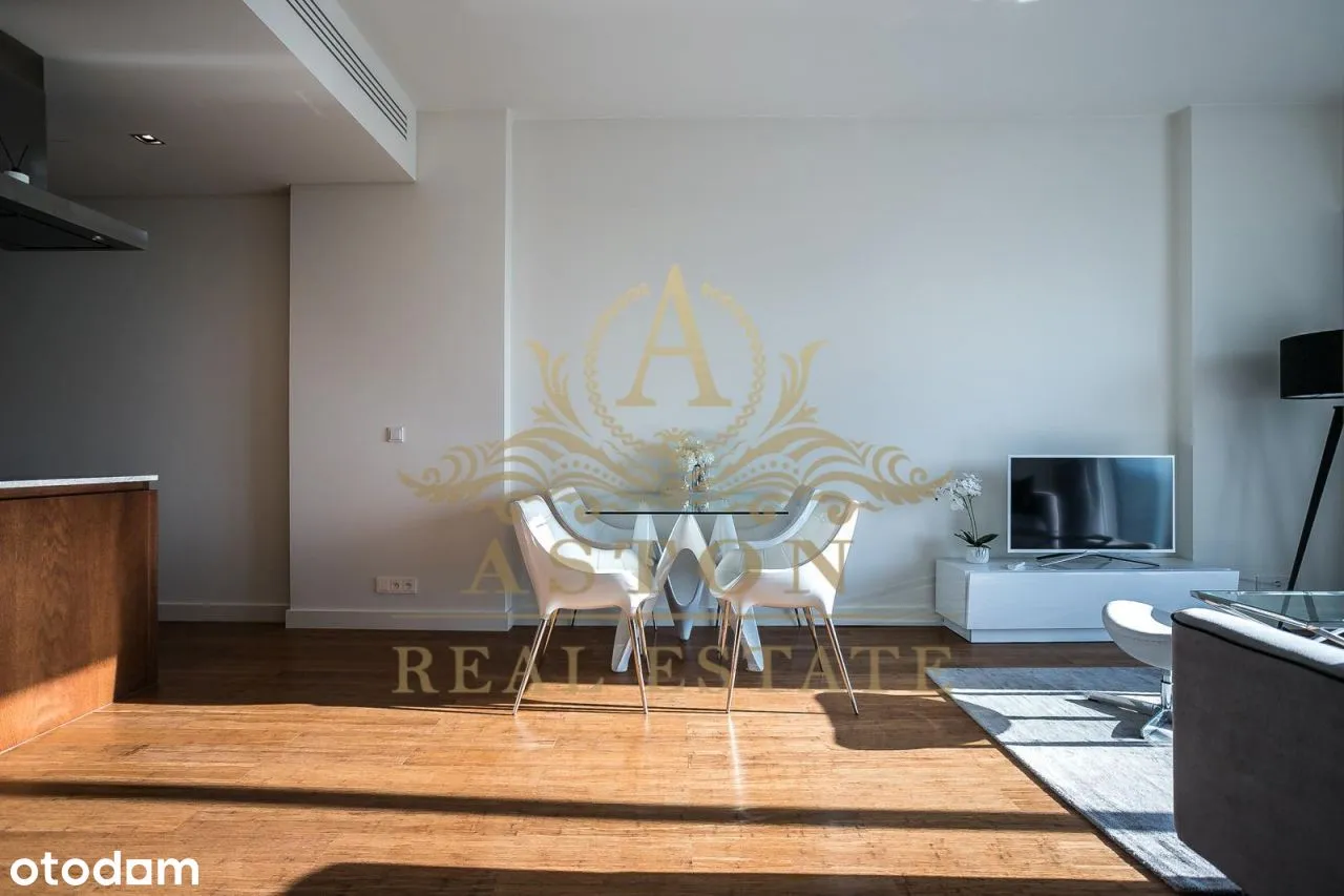 Amazing apartment on 27th floor on Złota 44 