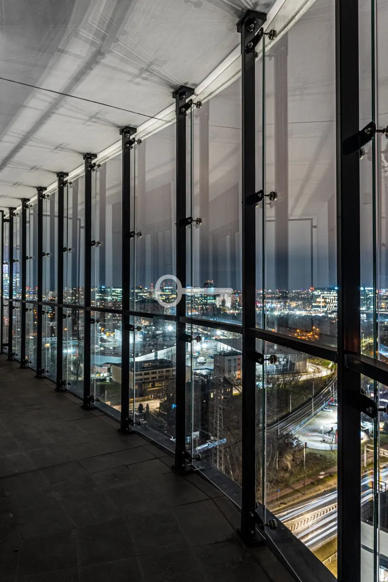 Widok Na Skyline Warszawy | Przeszklony Balkon