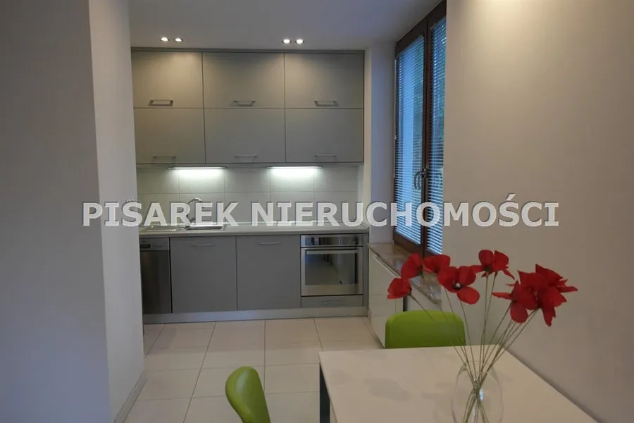 Nowe Miasto, garaż, apartamentowiec 