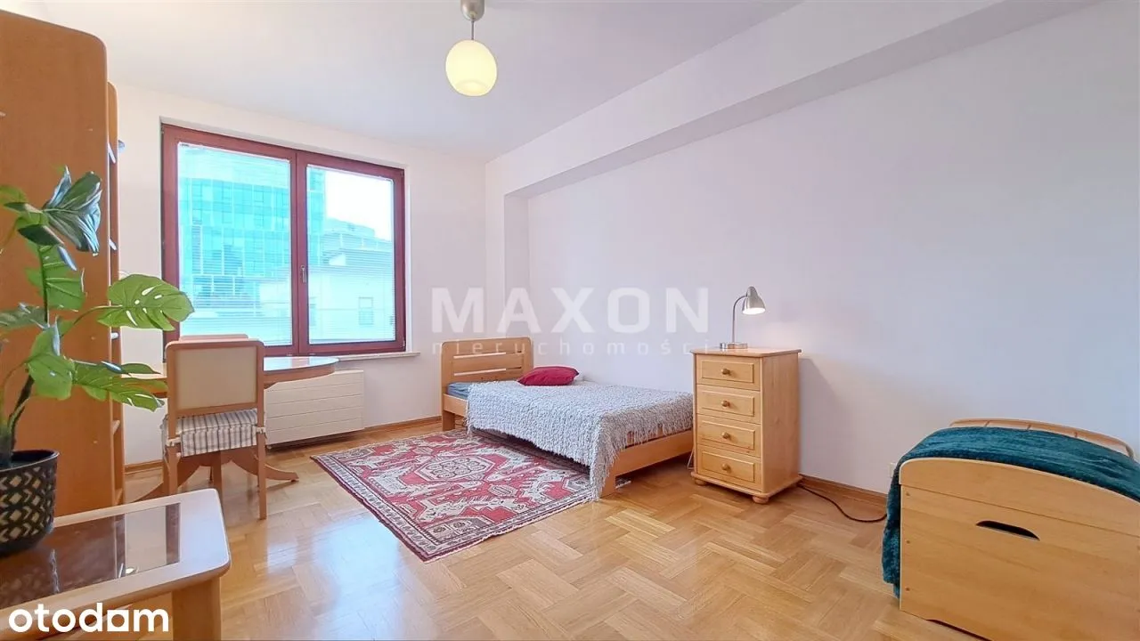 Apartament pięciopokojowy na bliskiej Woli.