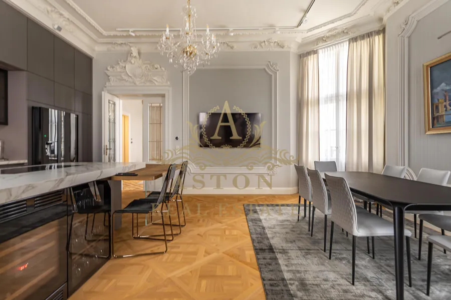 Wyjątkowy nowy apartament w kamienicy Foksal 13/15 