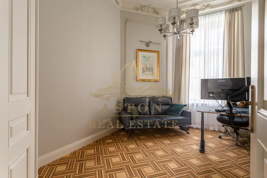 Wyjątkowy nowy apartament w kamienicy Foksal 13/15 