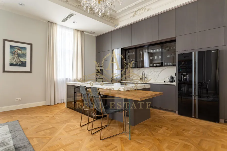 Wyjątkowy nowy apartament w kamienicy Foksal 13/15 