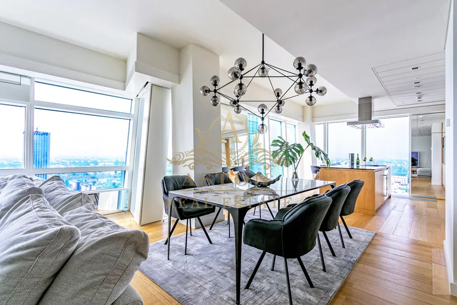 Spectacular 3 bedroom apartment on Złota 44 