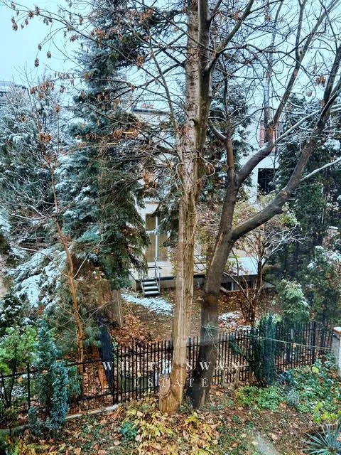 Walecznych * Kameralna kamienica 1930 r. * Balkon 