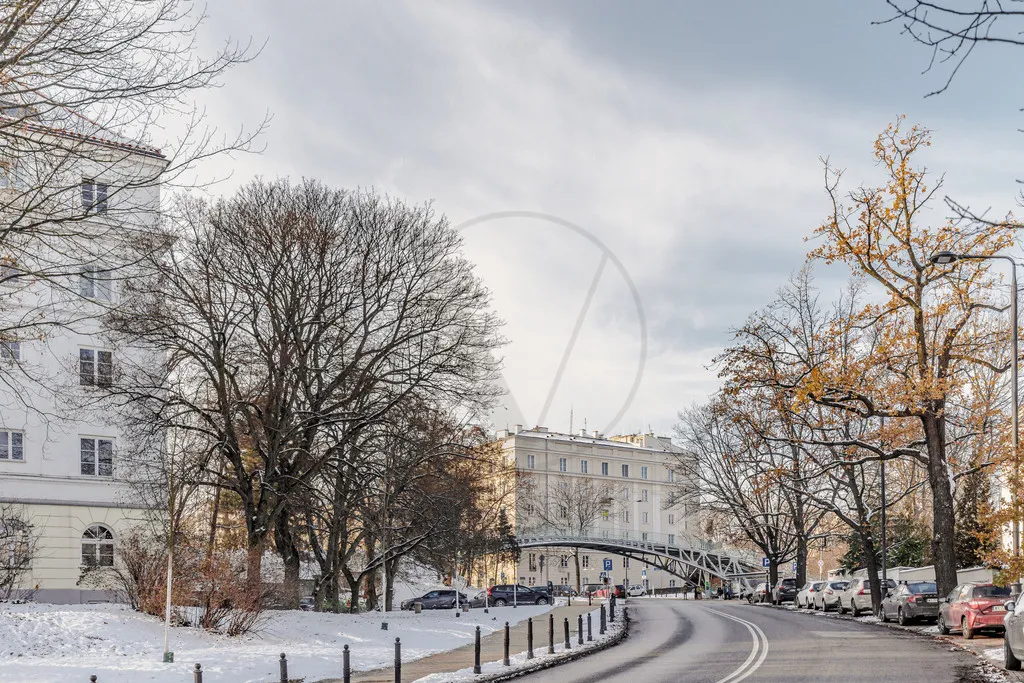 Duży Apartament w Pięknej Kamiennicy przy Sejmie 