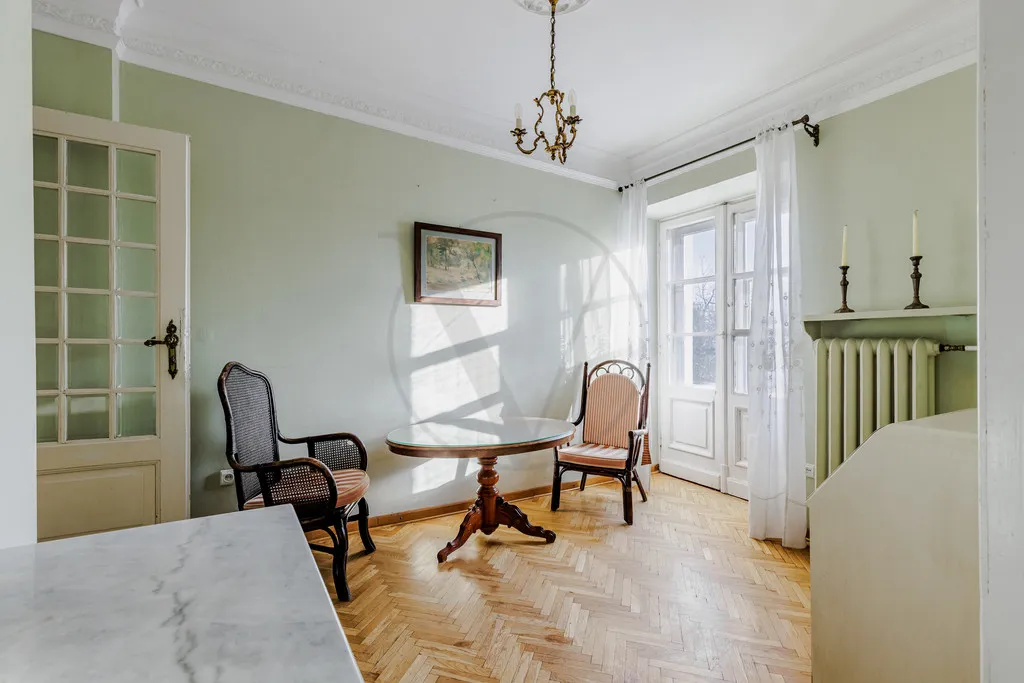 Duży Apartament w Pięknej Kamiennicy przy Sejmie 