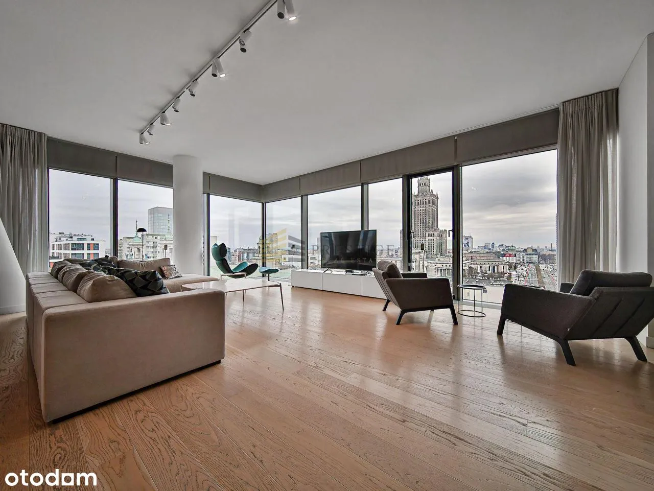 Luxurious Cosmopolitan Apartment & Panoramic View