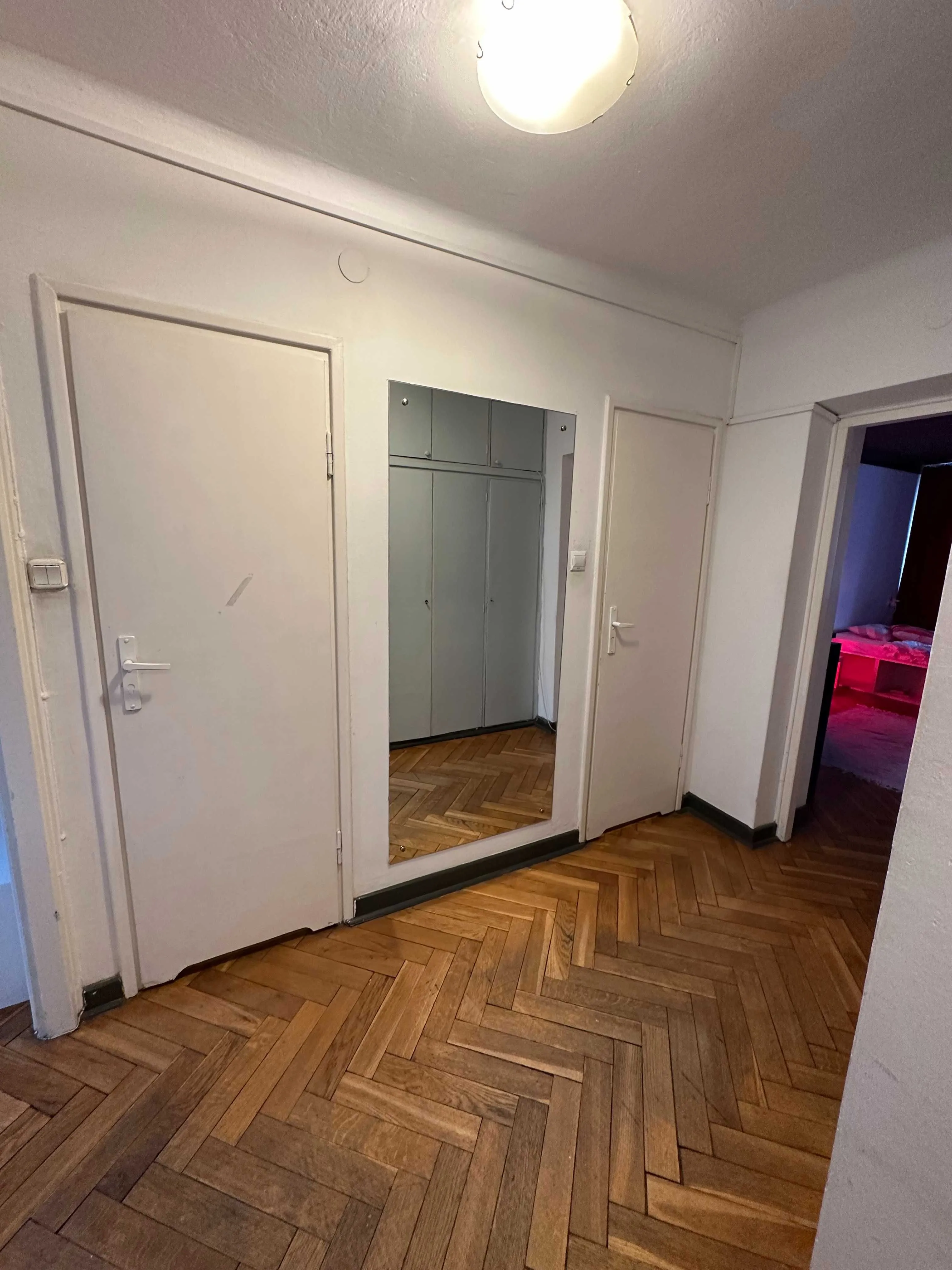 Śródmieście Wilcza blisko Mokotowskiej, rozkładowe 60 m2, ciche, winda