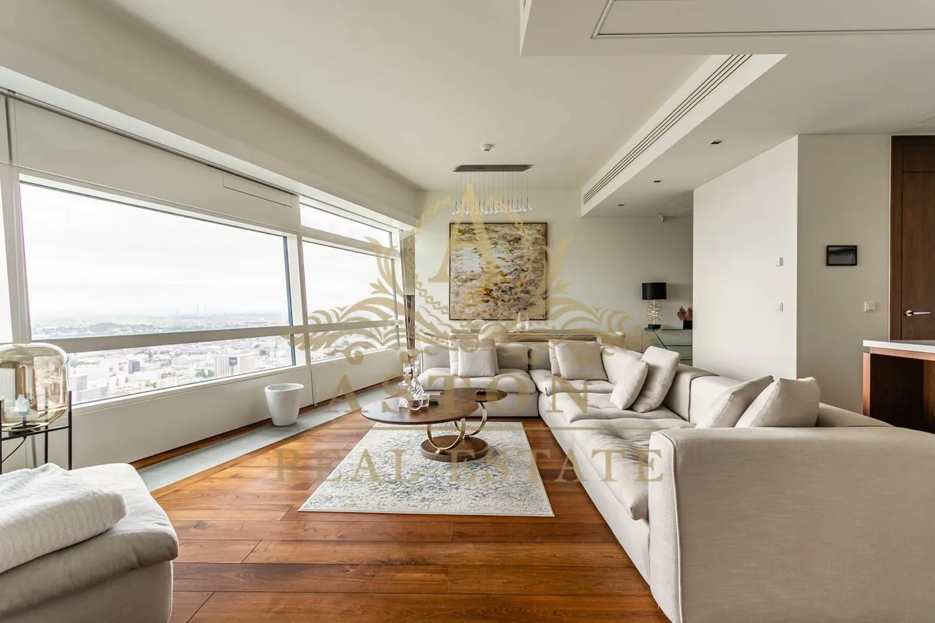 Exquisite apartment on 39th floor on Złota 44 