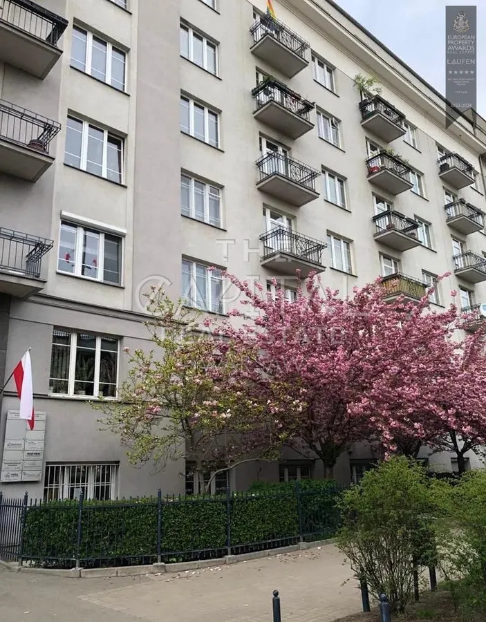 Apartament 4 pokoje w kamienicy na Powiślu 