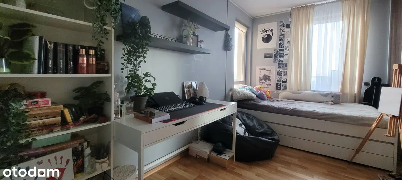 Rozstawne M4, salon z aneksem kuchennym, garderoba