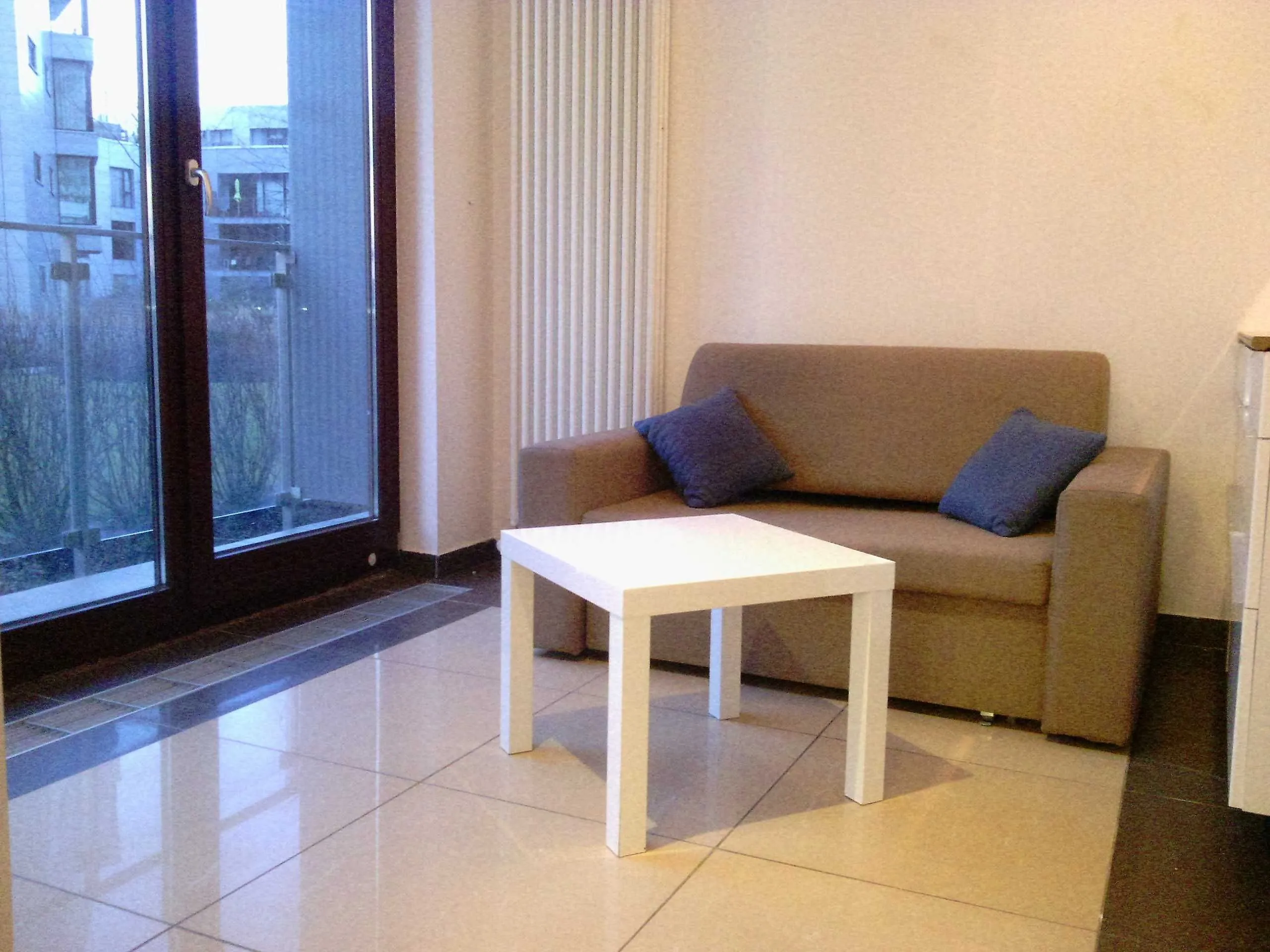 Lokal z balkonem  apartamentowcu