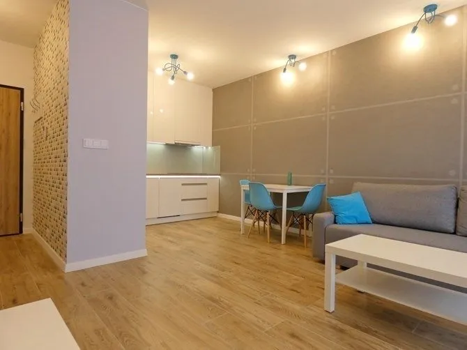 40m2 z dużym ogródkiem / wysoki standard + parking