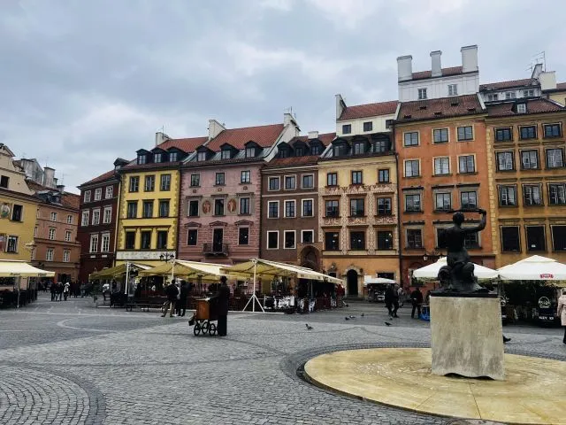 Warszawa Śródmieście, rynek Starego Miasta Mieszkanie - 3 pokoje - 89 m2 - 2 piętro