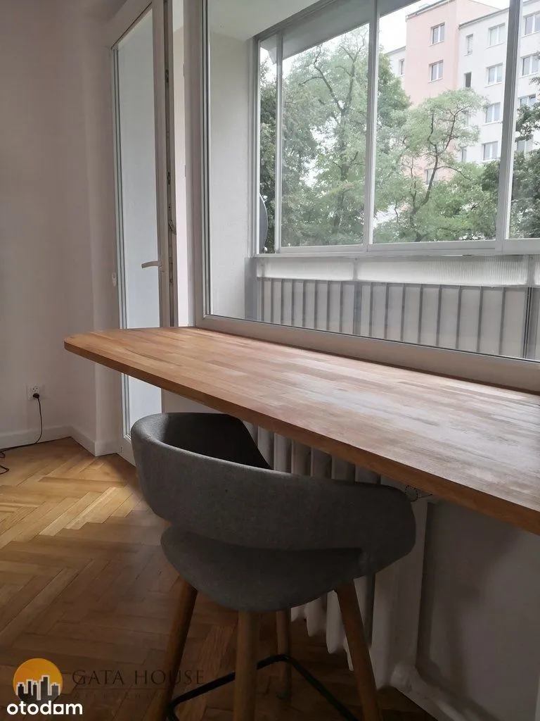 26 m2, 1 pokój, kuchnia z oknem, loggia 6m2