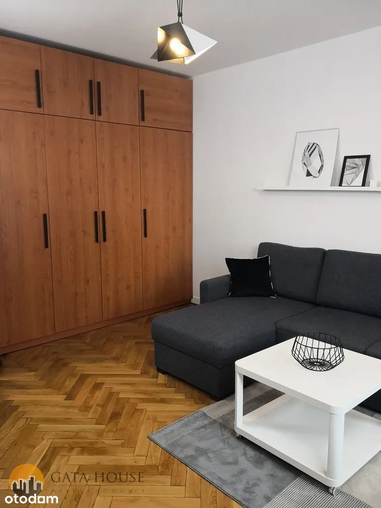 26 m2, 1 pokój, kuchnia z oknem, loggia 6m2