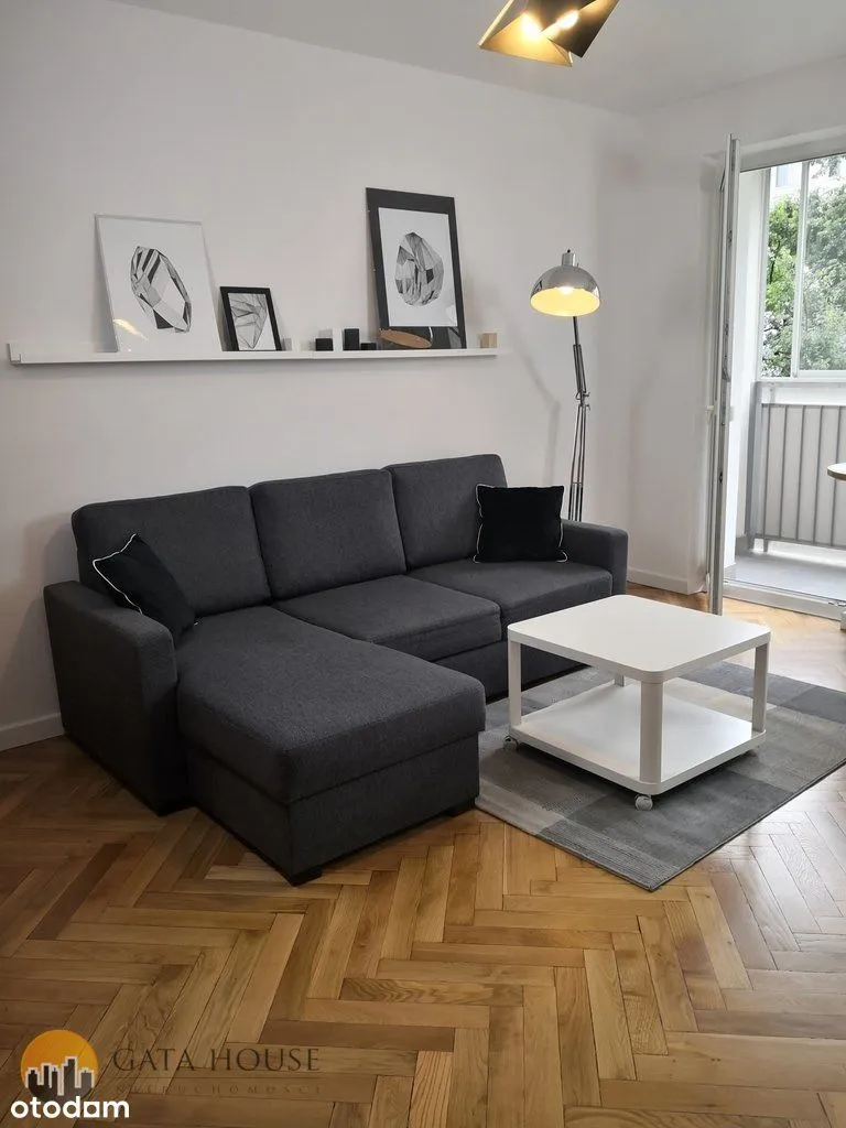 26 m2, 1 pokój, kuchnia z oknem, loggia 6m2