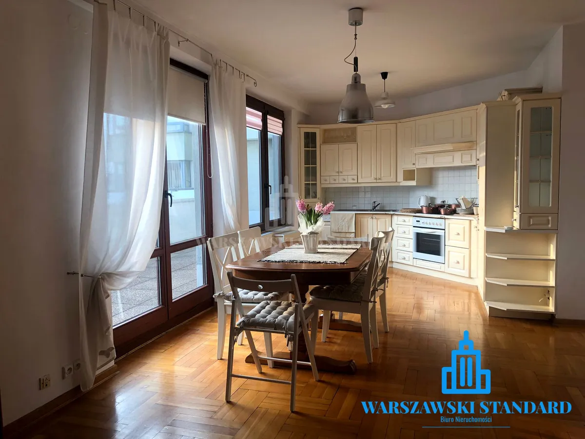 Wygodny apartament na Woli - 4 pokoje, miejsce postojowe, taras, balkon 