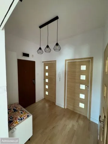 Przestronne mieszkanie 3 p. 60m2, balkon, garaż