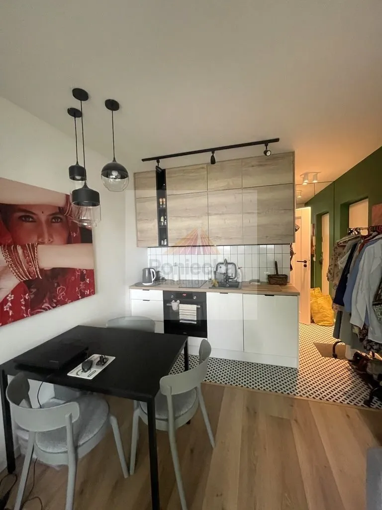Przytulna_Ładnie Wykończona Kawalerka_Balkon!