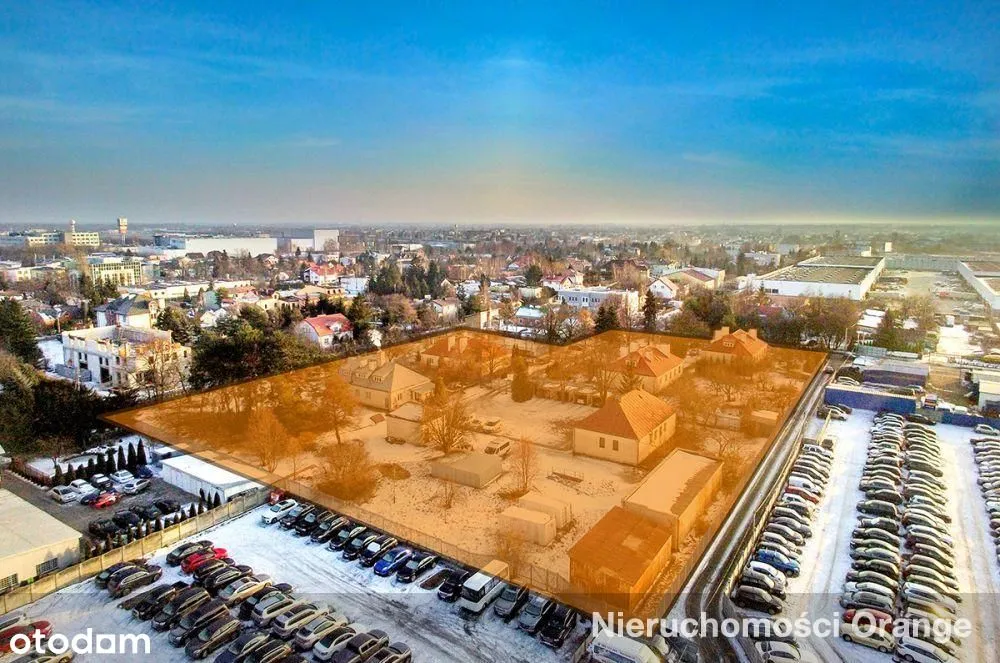 Kompleks budynków pod hotel, w pobliżu lotniska