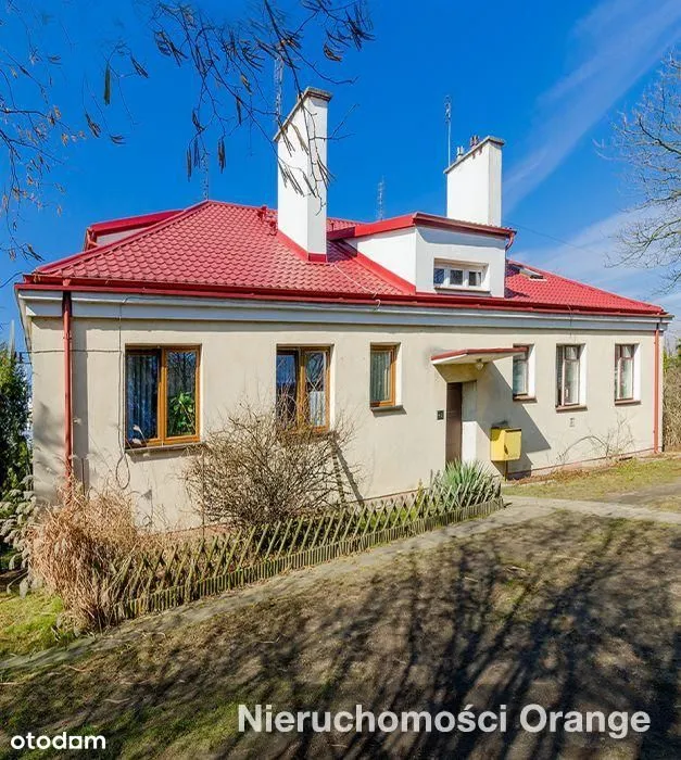 Kompleks budynków pod hotel, w pobliżu lotniska