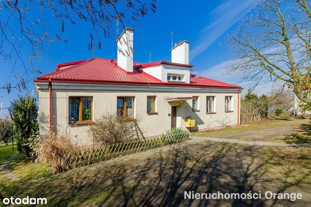 Kompleks budynków pod hotel, w pobliżu lotniska