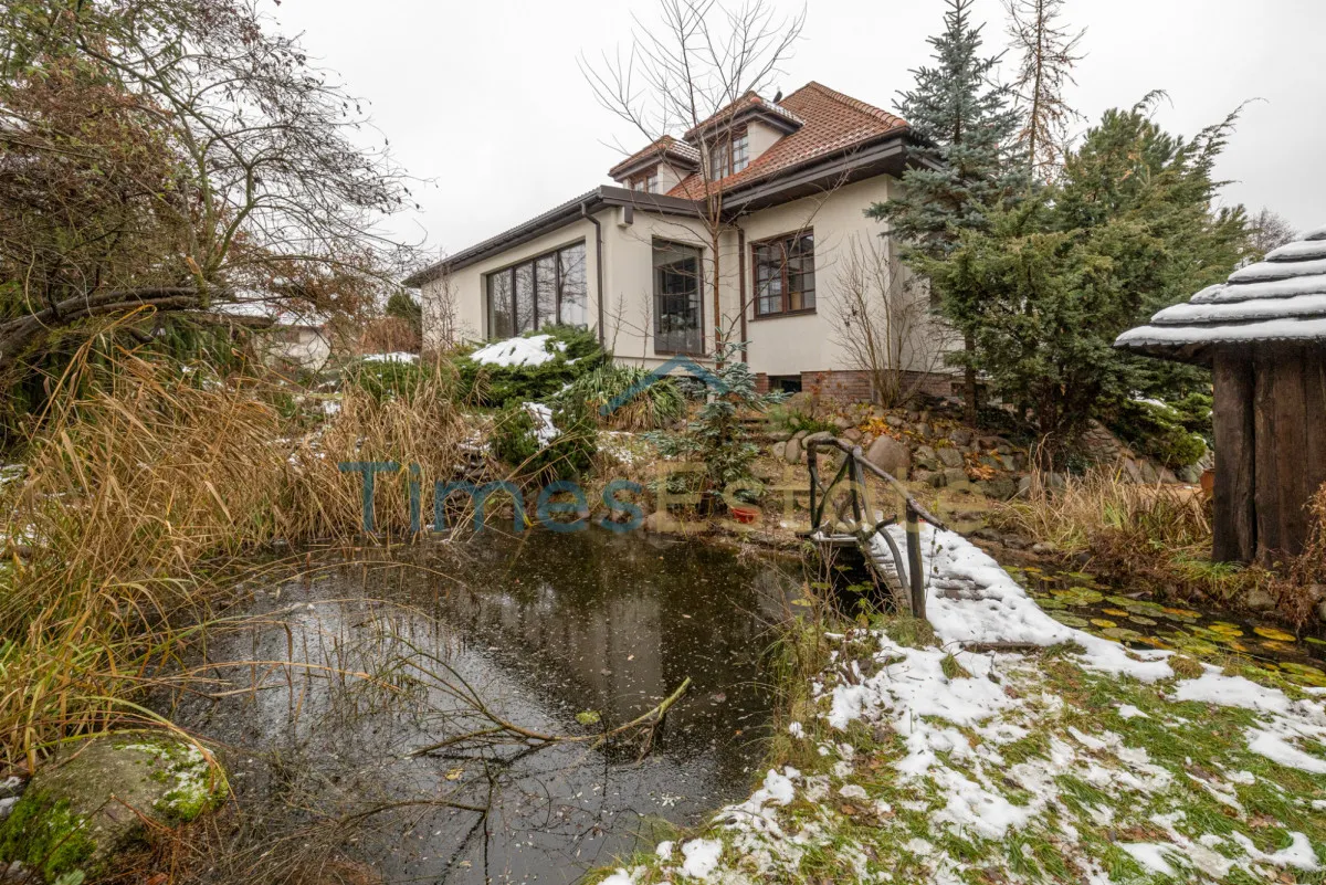 Luksusowy dom jednorodzinny z dużym ogrodem 