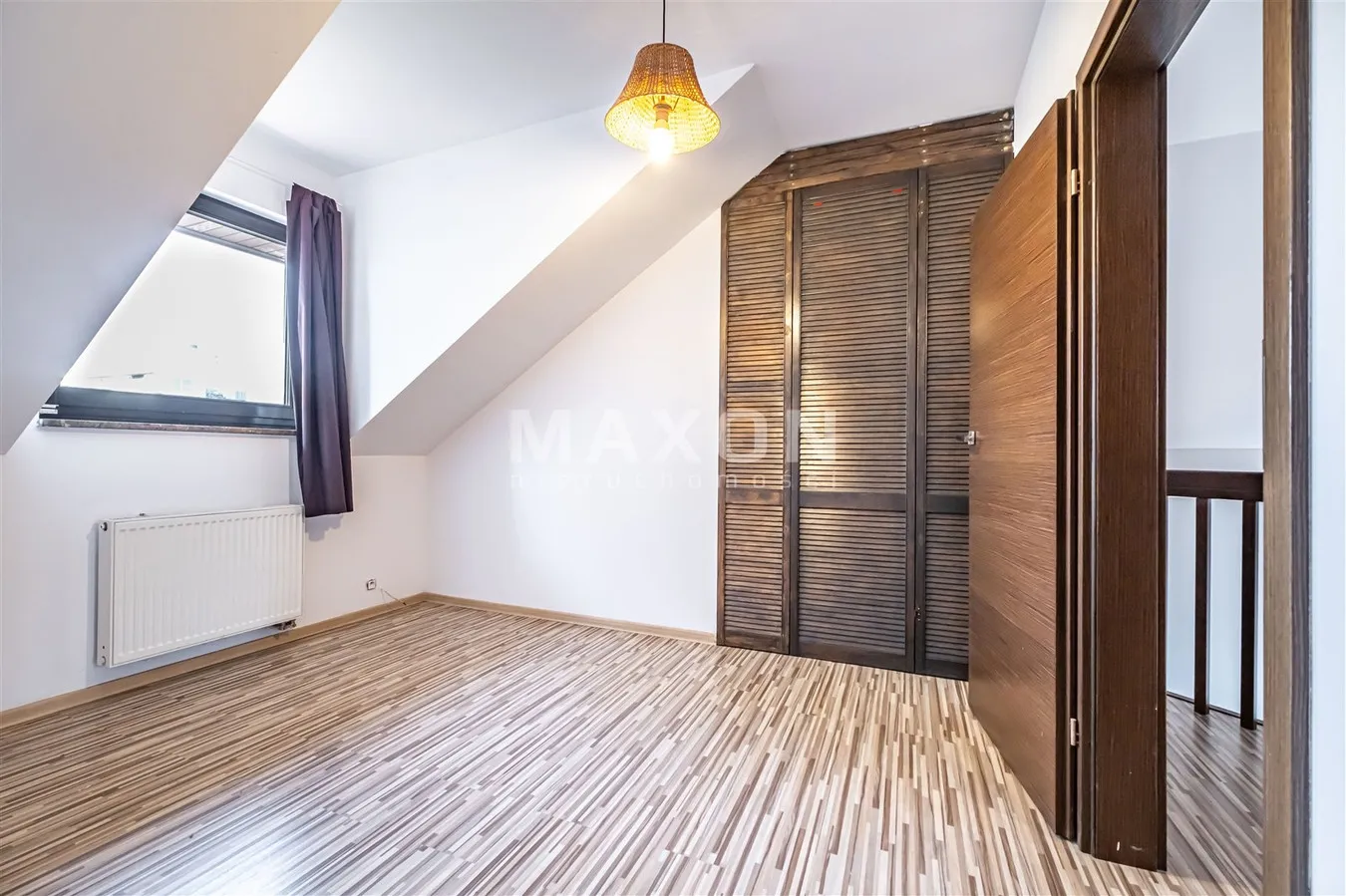 Nieprzeciętny salon o wysokości 6 metrów 