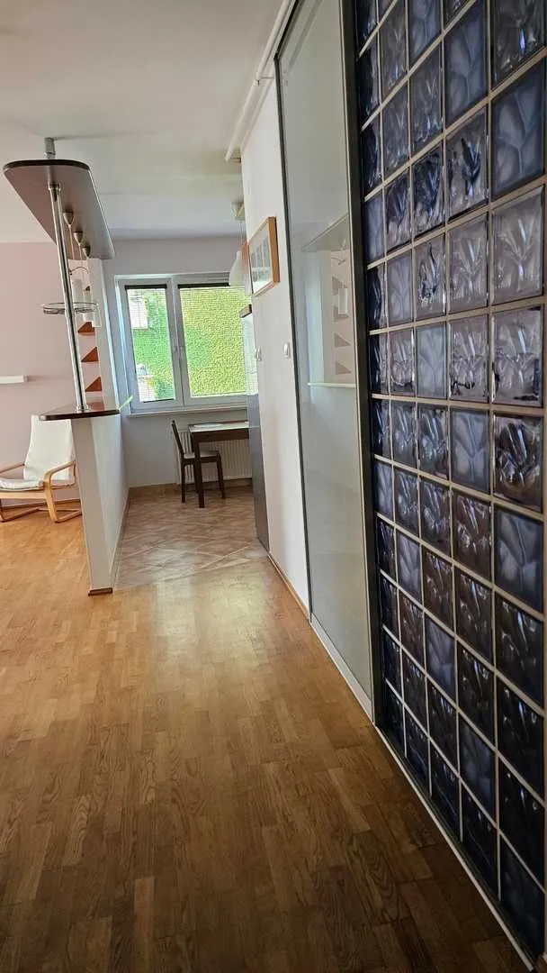Wynajmę 2 pokoje - 56,5 m2 + garaż W-wa Skorosze