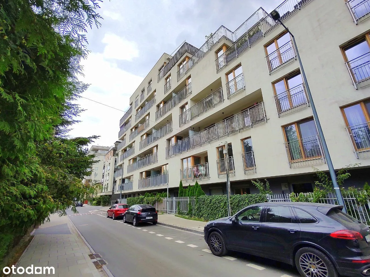 Apartamentowiec przy Parku. Garaż, komórka, balkon