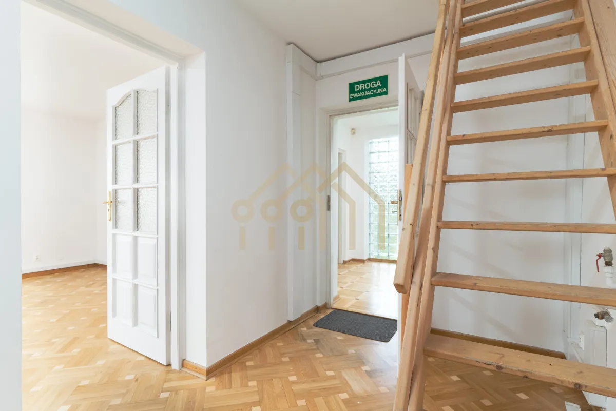 Elegancki apartament z ogrodem na Mokotowie 