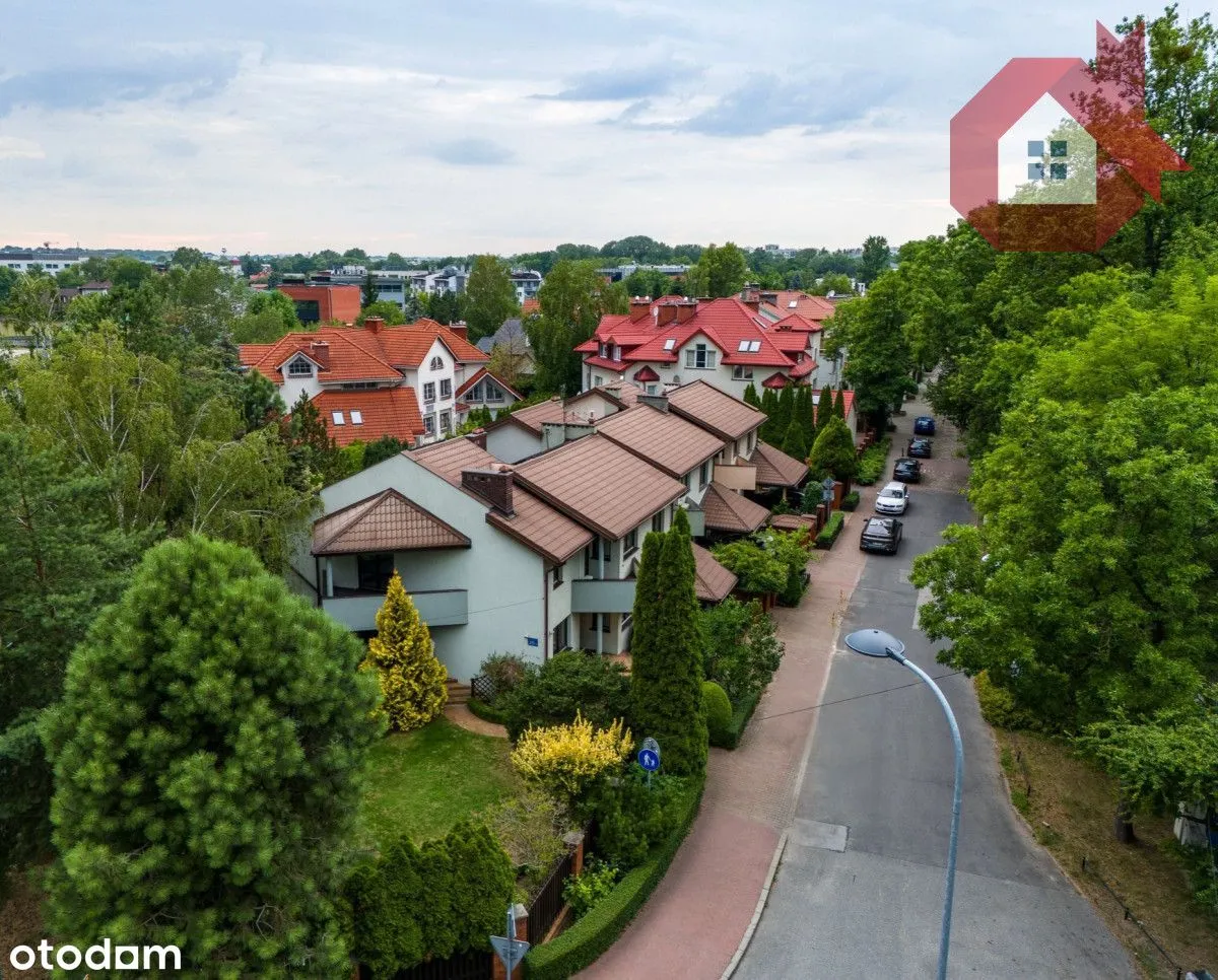 Trzypiętrowy Dom Z Ogrodem Na Ursynowie