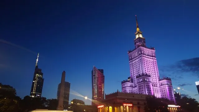 Warszawa Śródmieście, Nowogrodzka Mieszkanie - 4 pokoje - 105 m2 - 4 piętro