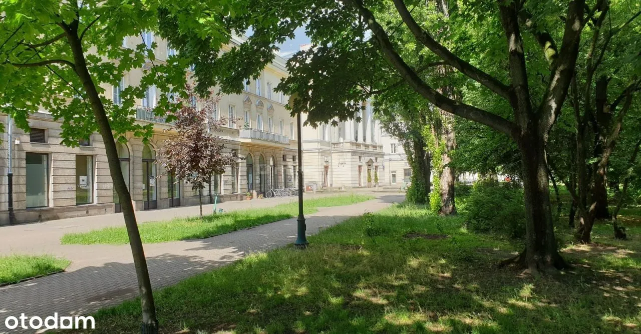 Klimatyczne mieszkanie z widokiem na park, Muranów