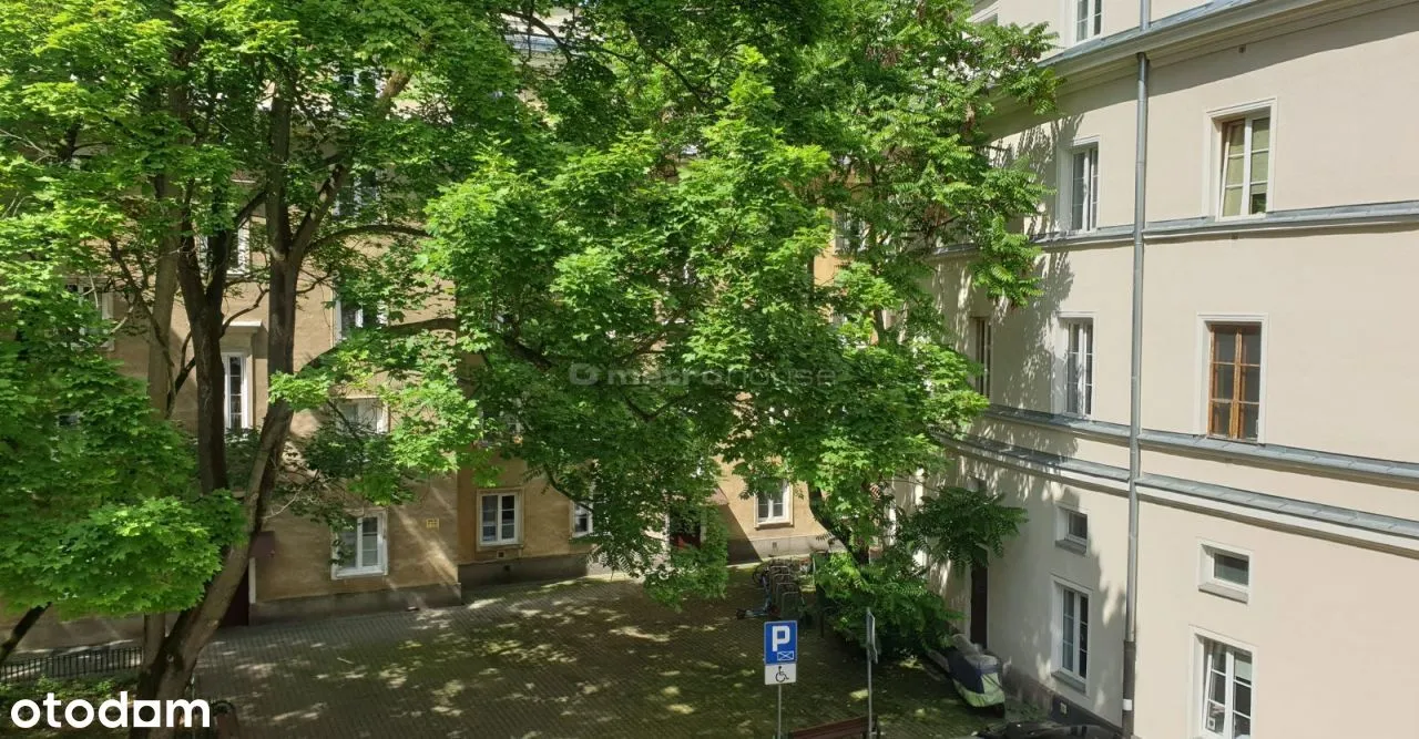 Klimatyczne mieszkanie z widokiem na park, Muranów