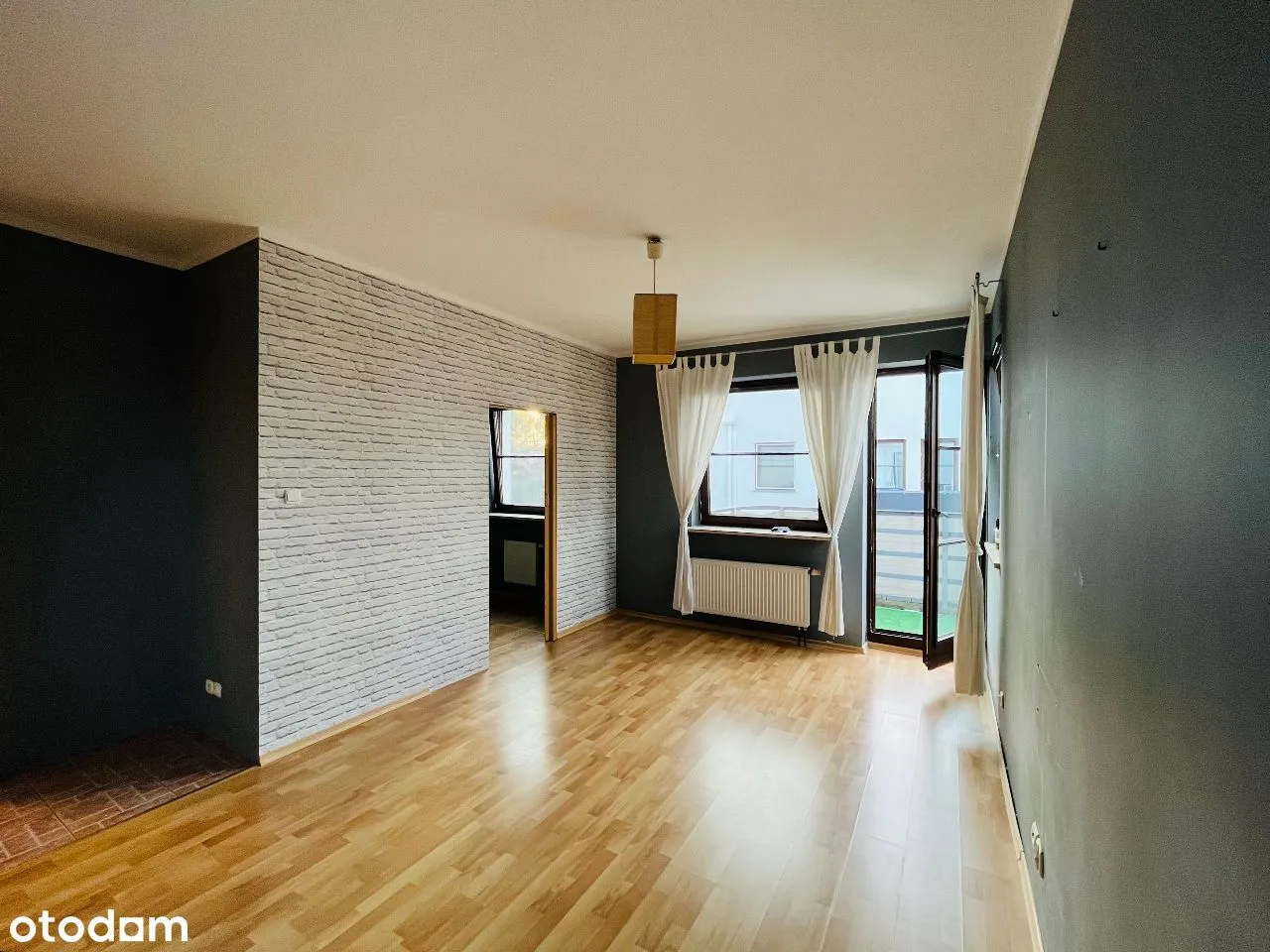 2 pokoje z tarasem, komórką i garażem - 37 m2