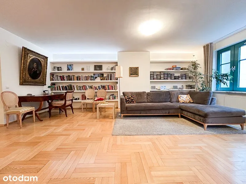 Spacious 4-bedroom apartment in the city center