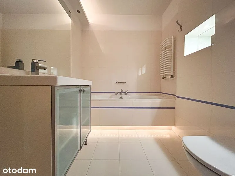 Spacious 4-bedroom apartment in the city center